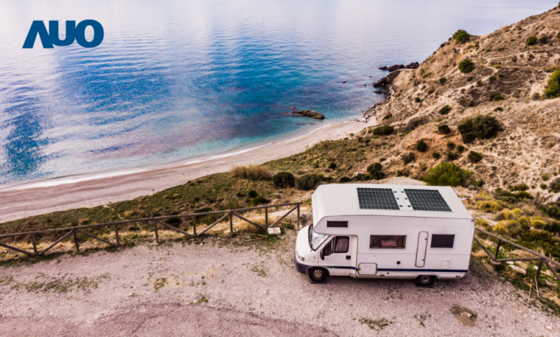 「可撓輕量化太陽光電板SunCurva」使用輕量特殊耐候型複合板取代傳統太陽能板的玻璃前板，不僅降低70%重量，每米平方僅3Kg；具有抗衝擊性能及通過電磁相容性測試，可應用於交通運輸工具，如露營車、遊艇等